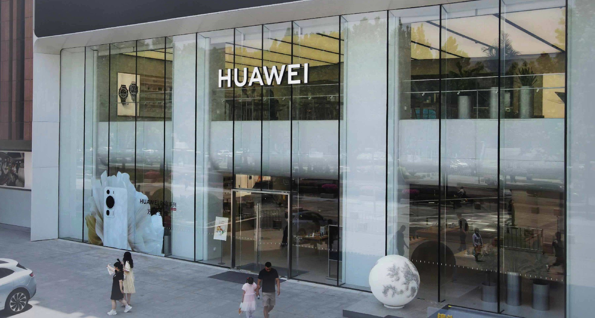 全球化专业定制玻璃智造商